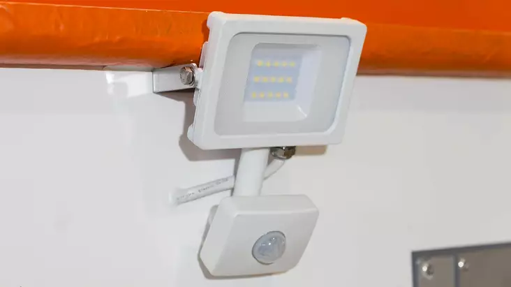 Ulkovalaisin - Umpikorivaunujen lisävarusteet - 188 - 1